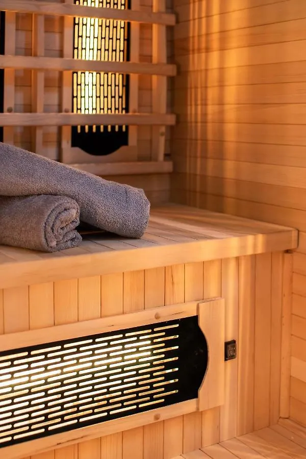 Kalvin Square Elite 4You With Sauna, Aircon, Ceiling Mirror Hotel Budapest Apartment