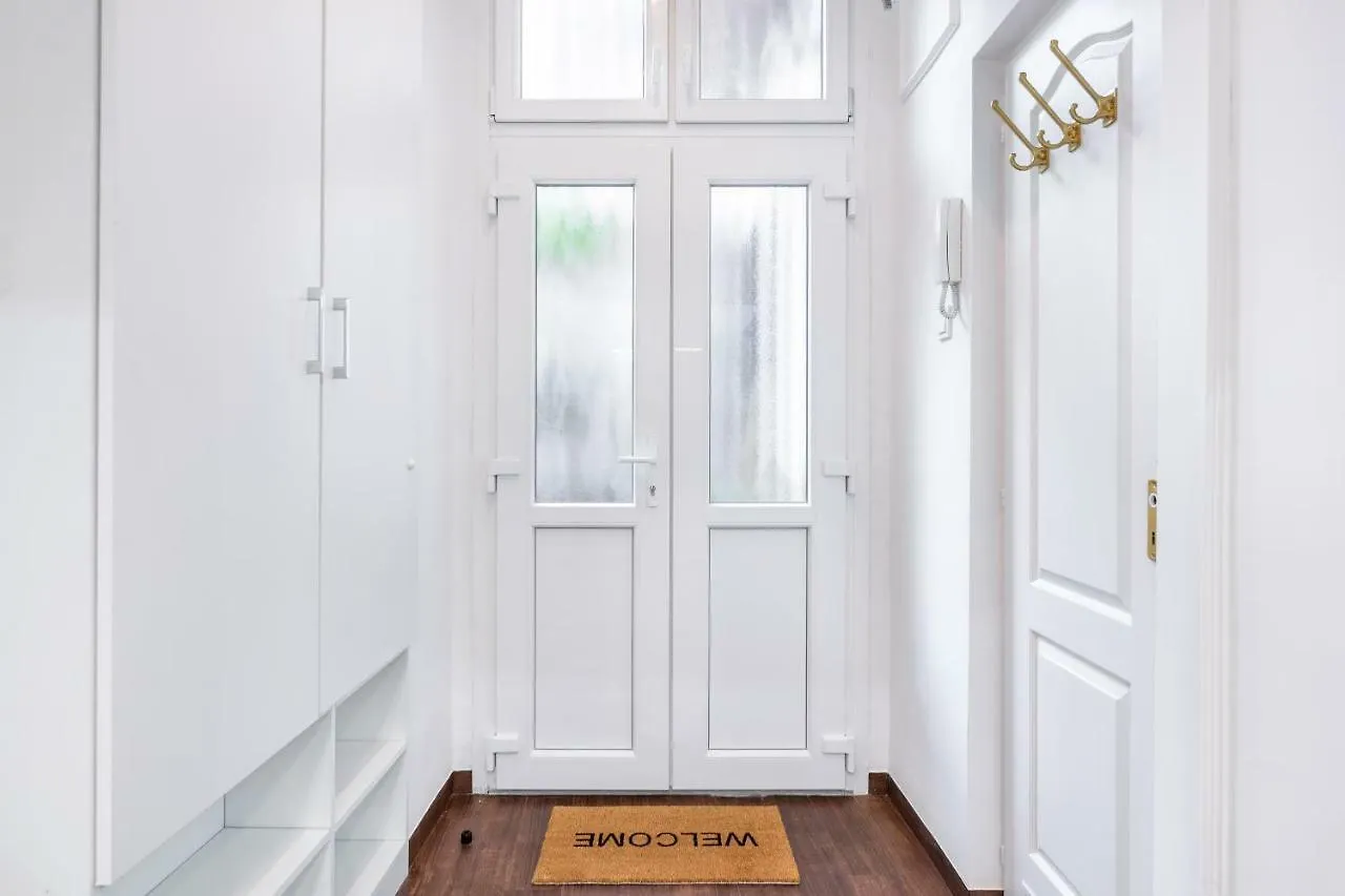 Apartment Kalvin Square Elite 4You With Sauna, Aircon, Ceiling Mirror Hotel Budapest