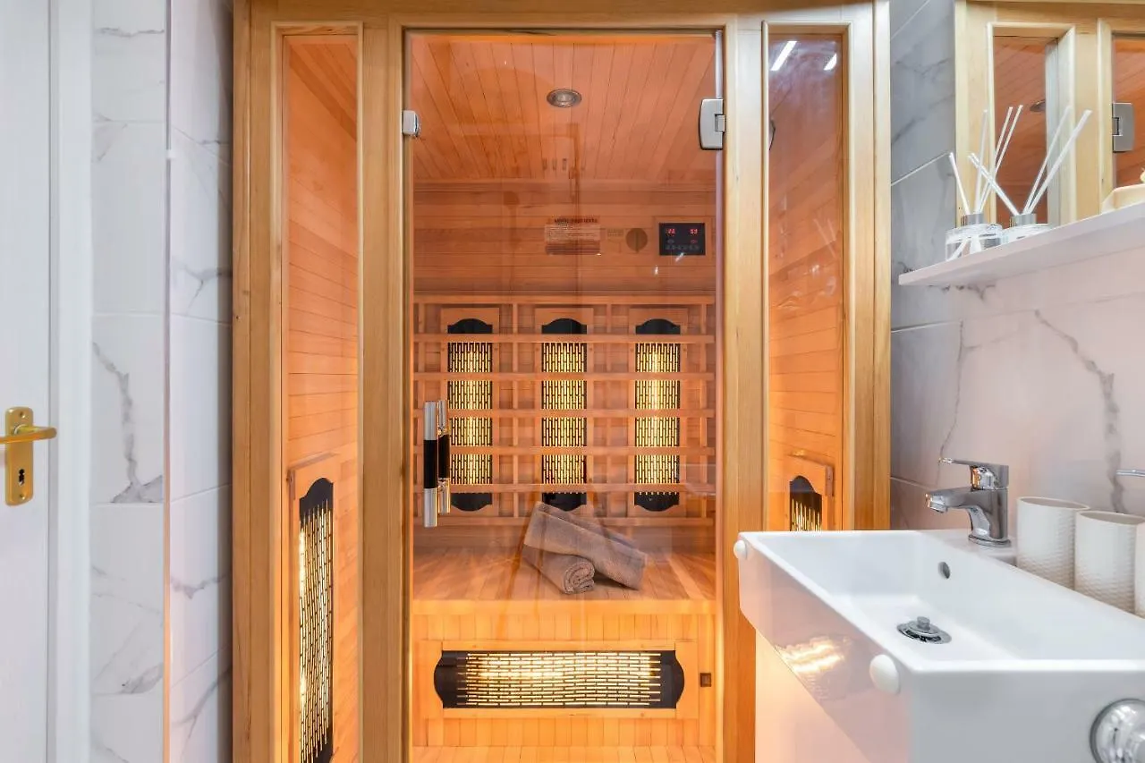 Kalvin Square Elite 4You With Sauna, Aircon, Ceiling Mirror Hotel Budapest