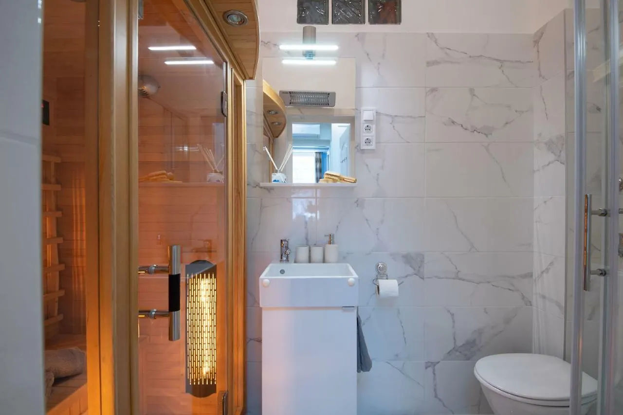 Kalvin Square Elite 4You With Sauna, Aircon, Ceiling Mirror Hotel Budapest Apartment